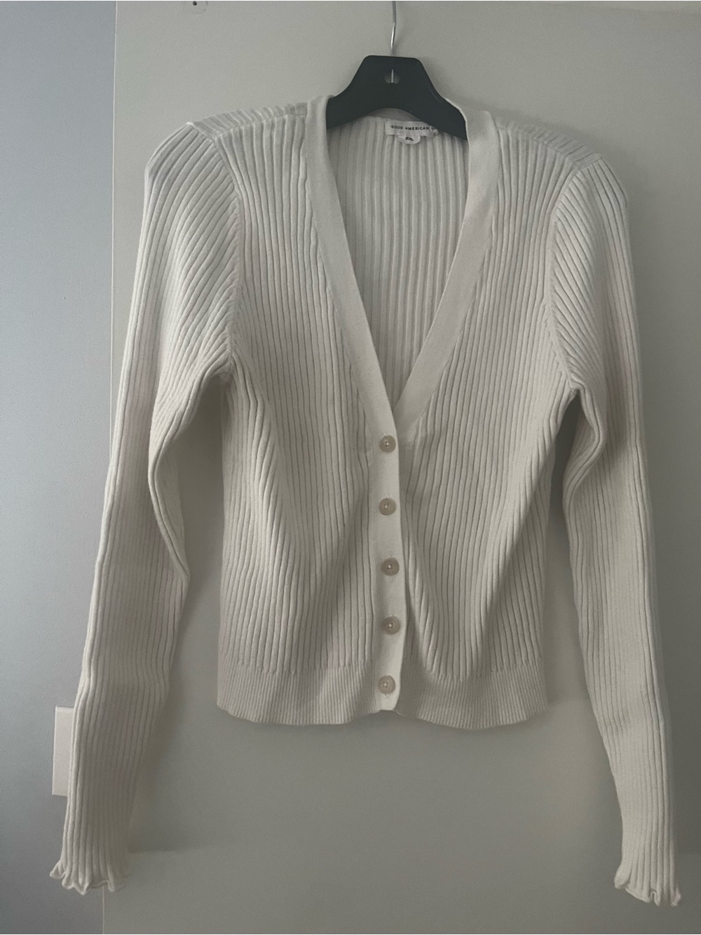 Good American Ribbed V-Neck Button-Front Sweater Cardigan - White